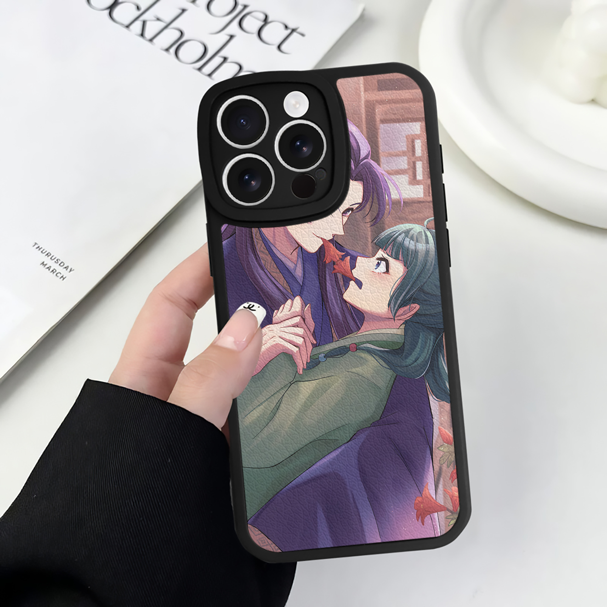 （画像用） 薬屋のひとりごと The Apothecary Diaries 【iPhone 16シリーズ対応】シリコンスマホケース（レザー調） 材質：シリコン